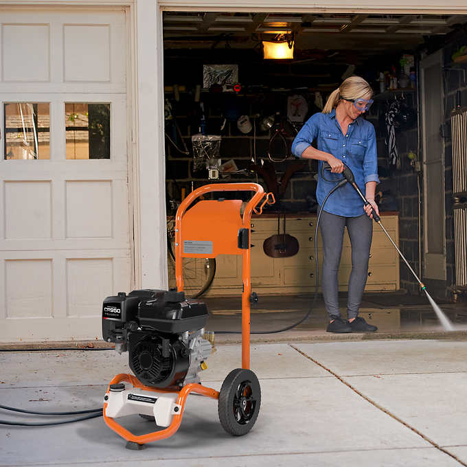 Briggs & Stratton Murray 3,200 PSI  2.5 GPM Adjustable Pressure Washer (50-State Compliant) with Briggs & Stratton Engine, Factory Refurbished, FOB KS